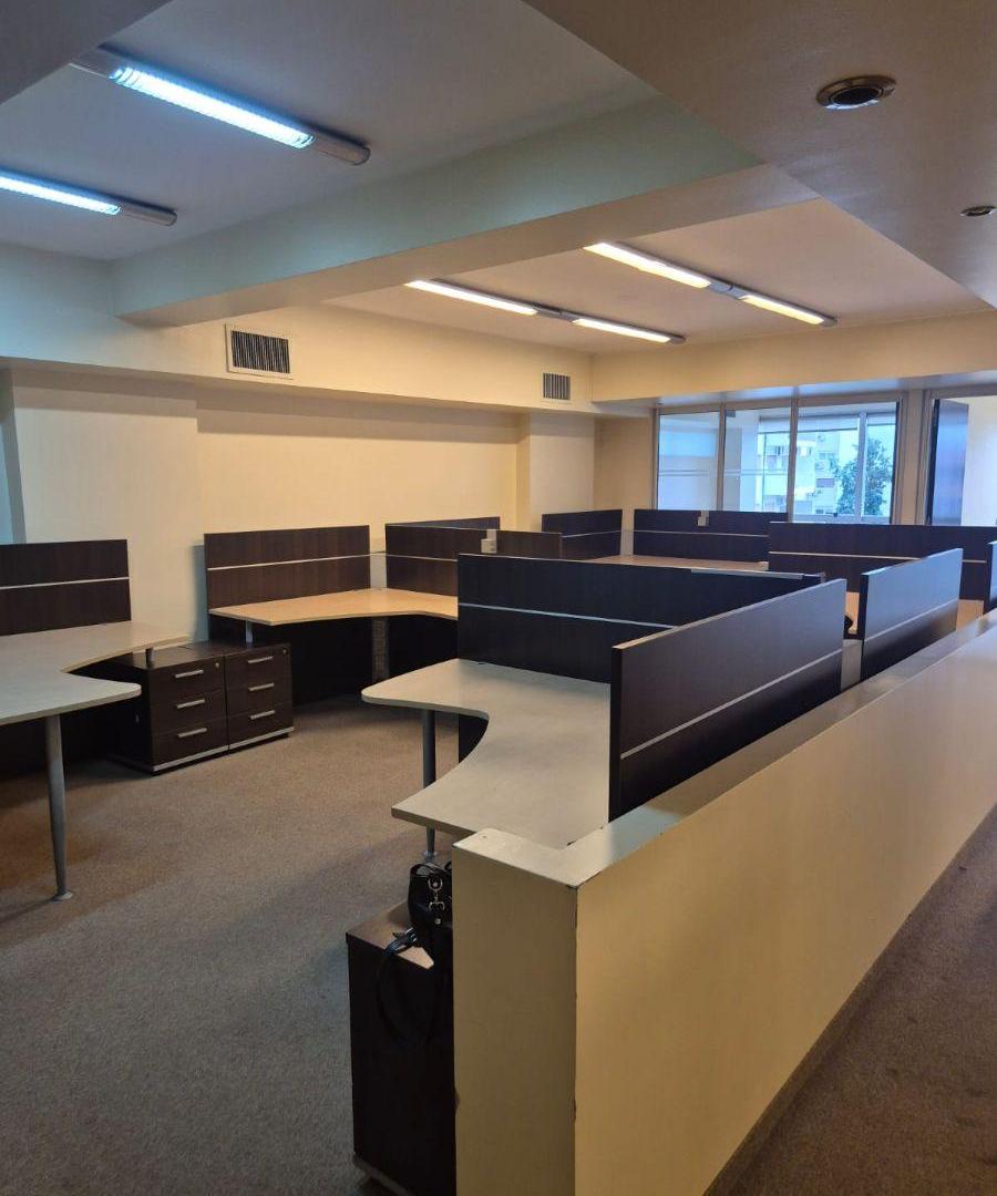 Piso completo de oficinas amoblado. Excelente vista. Luminoso!!!!