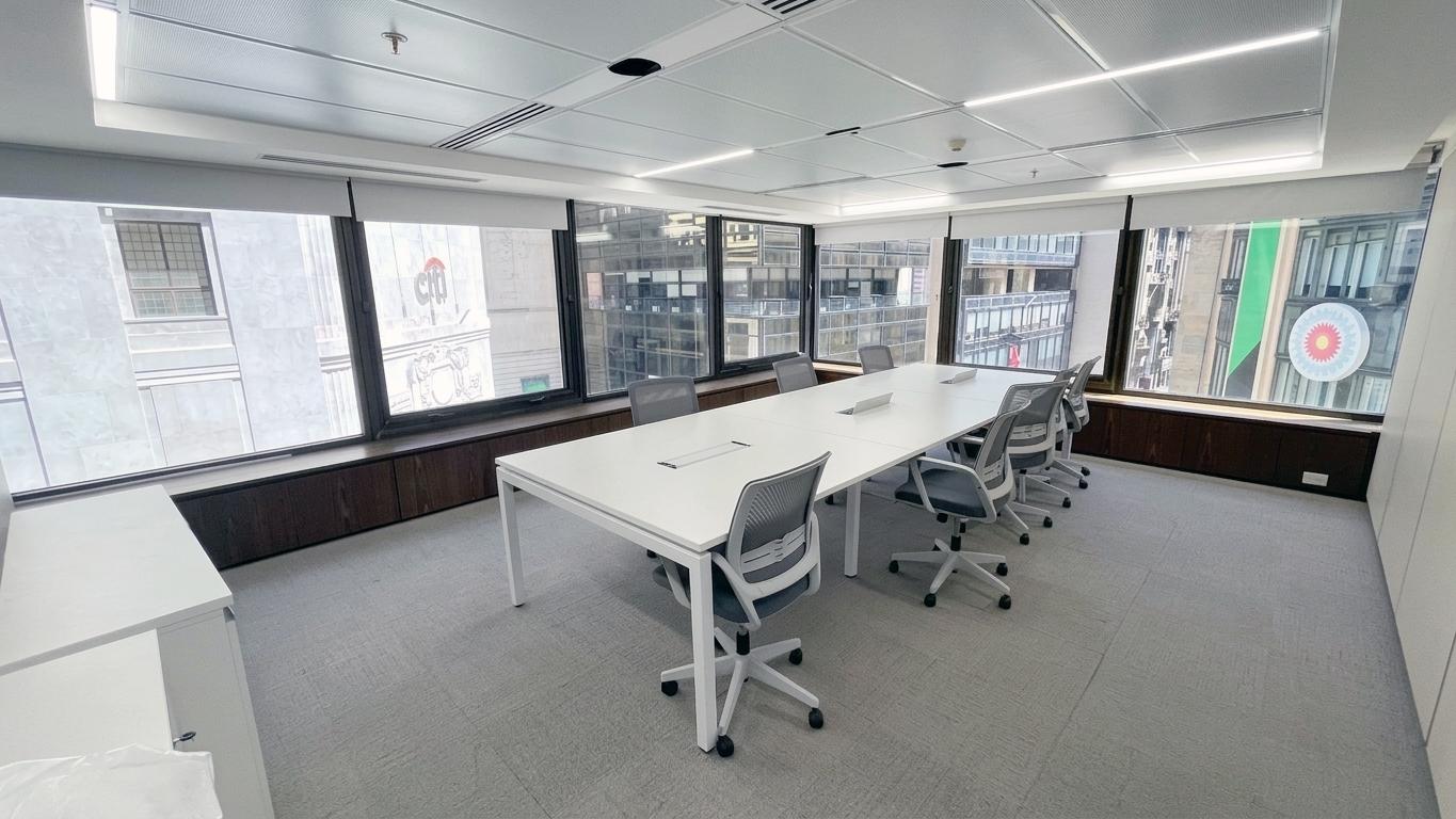 OFICINA AMOBLADA LISTA PARA OCUPAR EN EDIFICIO CORPORATIVO