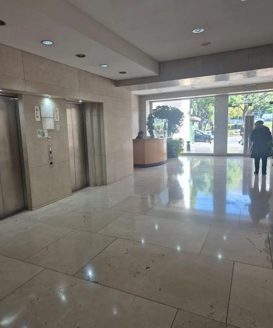 OFICINA CORPORATIVA CON VISTA ABIERTA Y EXCELENTE CONECTIVIDAD! 4