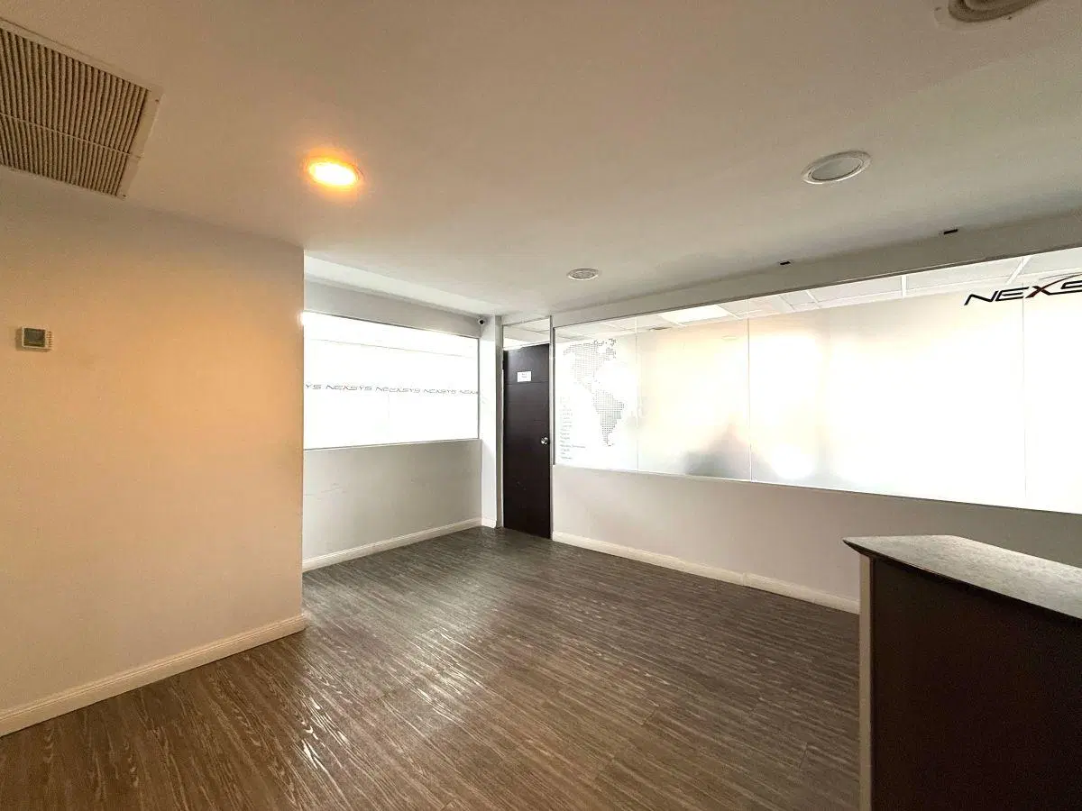 Oficina de 217m2 con 3 cocheras en Barrancas de Belgrano! 4