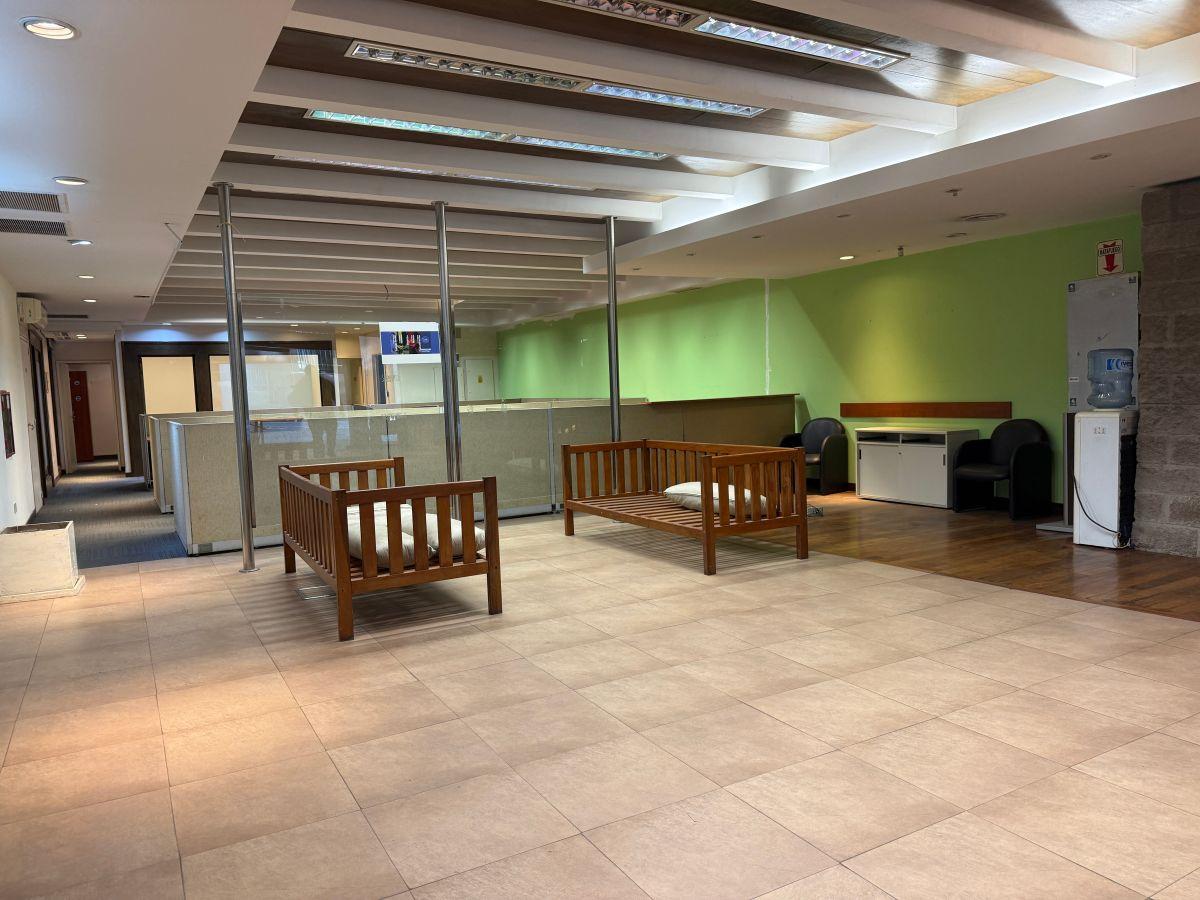 Foto de Edificio en venta y alquiler | 4.070 m² | Oportunidad econversión, imagen 2
