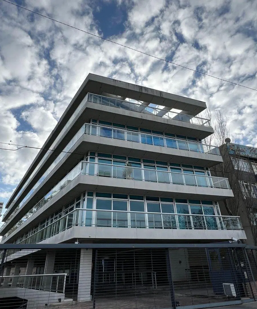 Piso Corporativo 560 m² + 10 Cocheras | Amoblado | Vista al Río en Vte Lopez 4