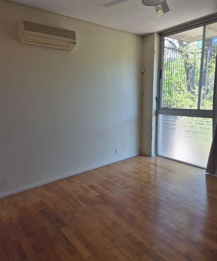 Exclusivo triplex de 190m2 con terraza, parrilla, 1 cocheras y baulera 8