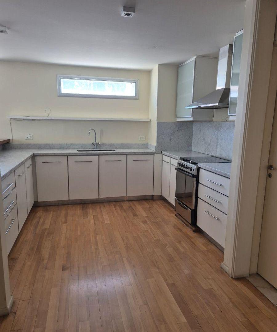 Foto de Exclusivo triplex de 190m2 con terraza, parrilla, 1 cocheras y baulera, imagen 2