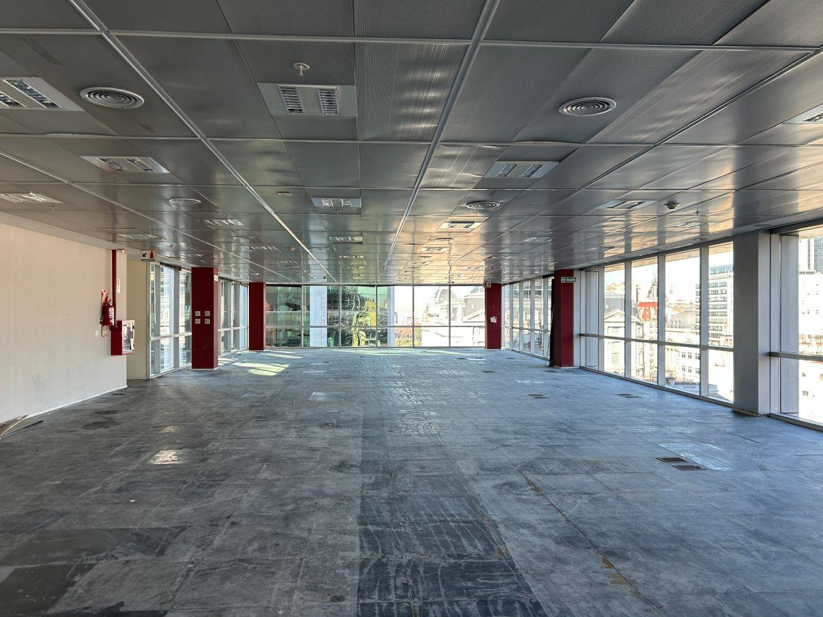 Foto de Planta corporativa de 1636m2 en Edificio Categoría A, imagen 3