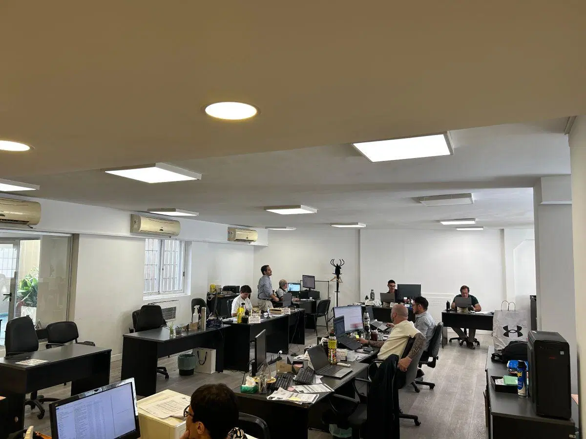 Venta y Alquiler- Oficina de 690m2 con terraza y vista a Plaza San Martin 8