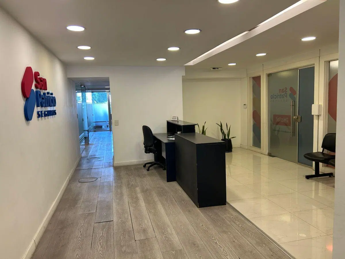Venta y Alquiler- Oficina de 690m2 con terraza y vista a Plaza San Martin 4