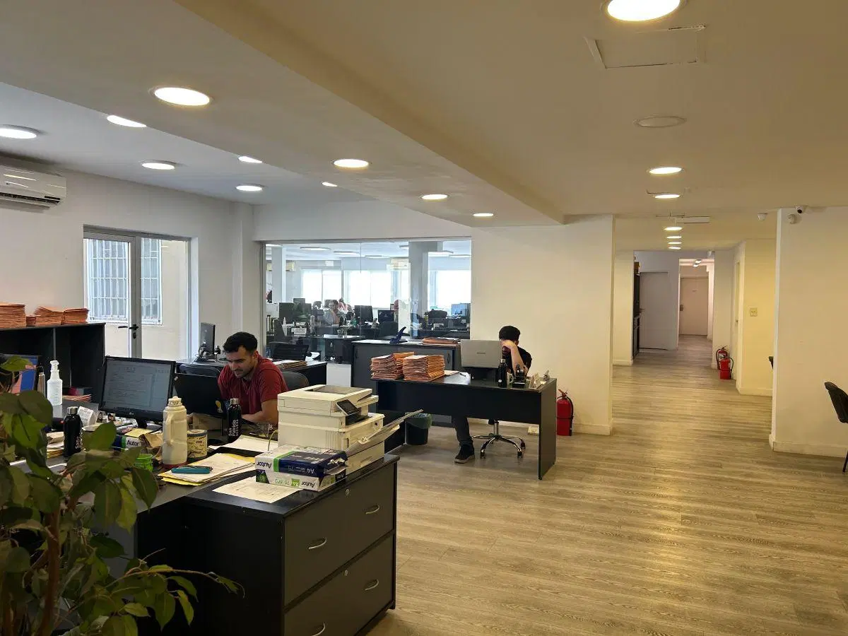 Venta y Alquiler- Oficina de 690m2 con terraza y vista a Plaza San Martin 3