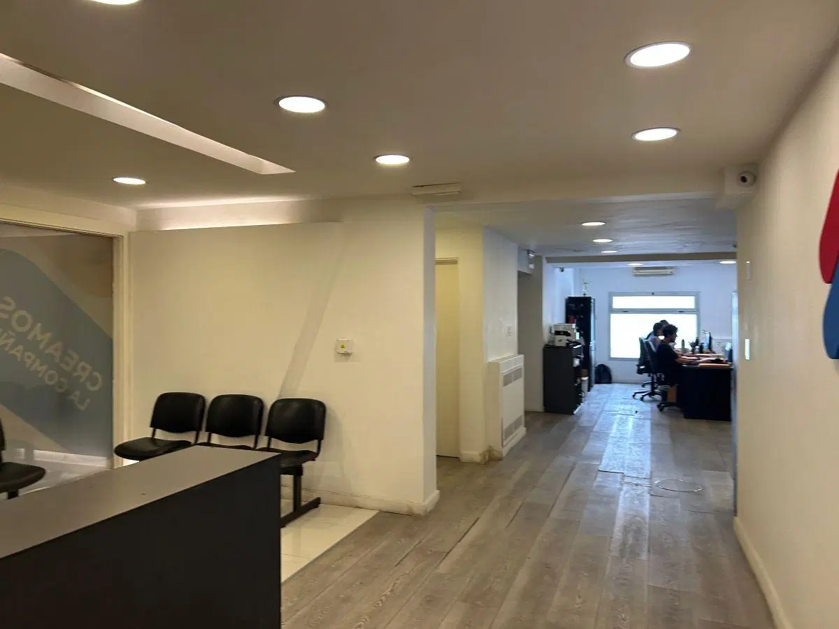 Venta y Alquiler- Oficina de 690m2 con terraza y vista a Plaza San Martin 5