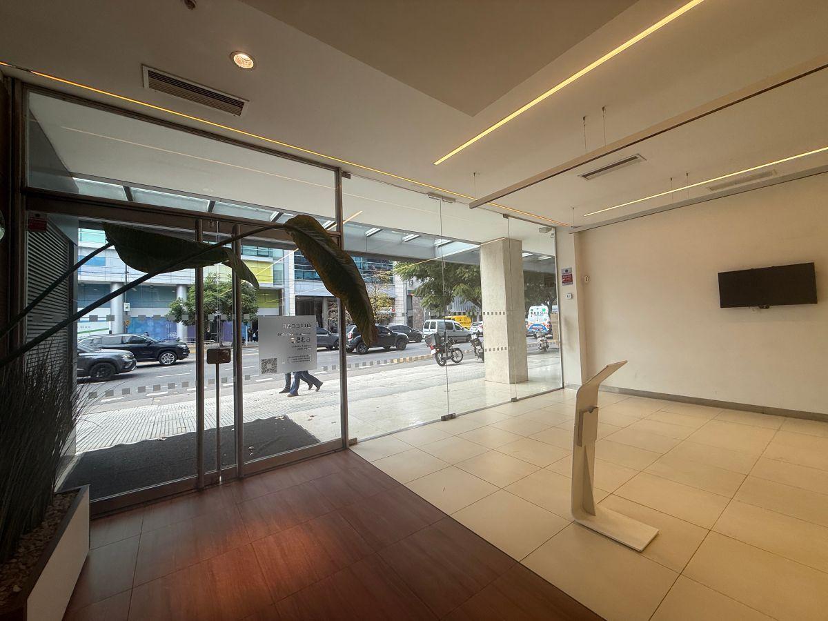 Foto de Impecable local de 193m2 con doble altura-Excelente exposición!, imagen 3
