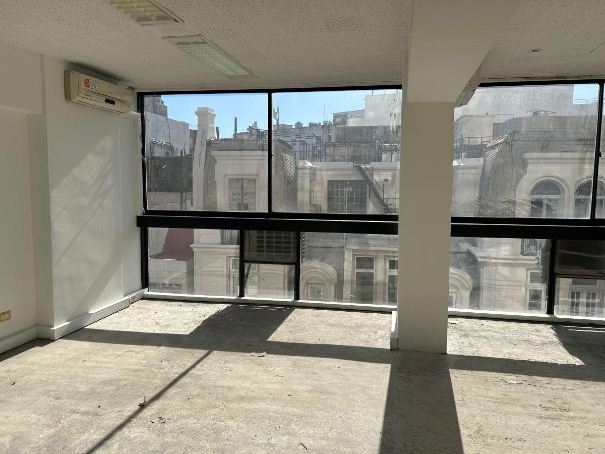 Foto de Venta o Alquiler. Oficina reciclada a una cuadra de Plaza San Martin, imagen 1