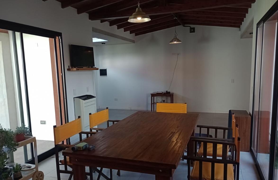Lote con Casa de Diseño 1 Ambiente en Bosque Alegre 1
