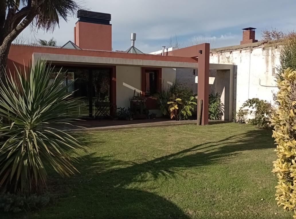 Lote con Casa de Diseño 1 Ambiente en Bosque Alegre 4
