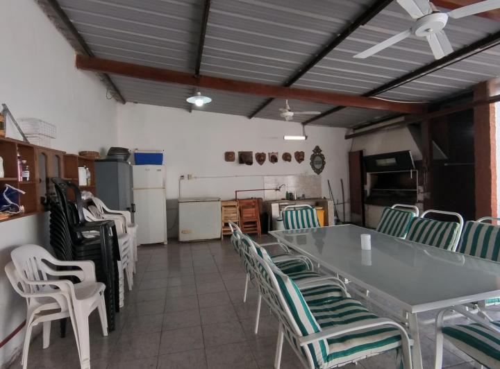 CASA DE 4 HABITACIONES  AMUEBLADA CON PISCINA Y QUINCHO 4
