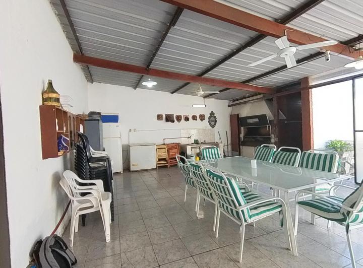 CASA DE 4 HABITACIONES  AMUEBLADA CON PISCINA Y QUINCHO 5