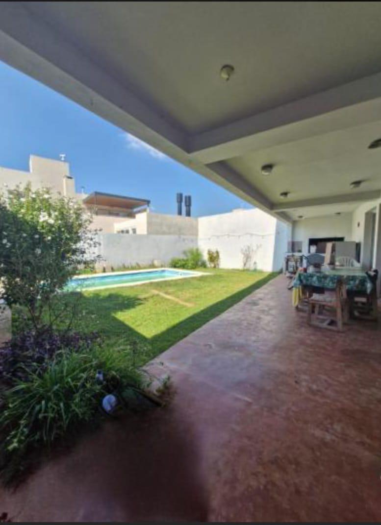 Foto de CASA TEJAS DEL SUR 2 - 2 DORM CON PILETA - DISEÑO VANGUARDISTA - APTA, imagen 1