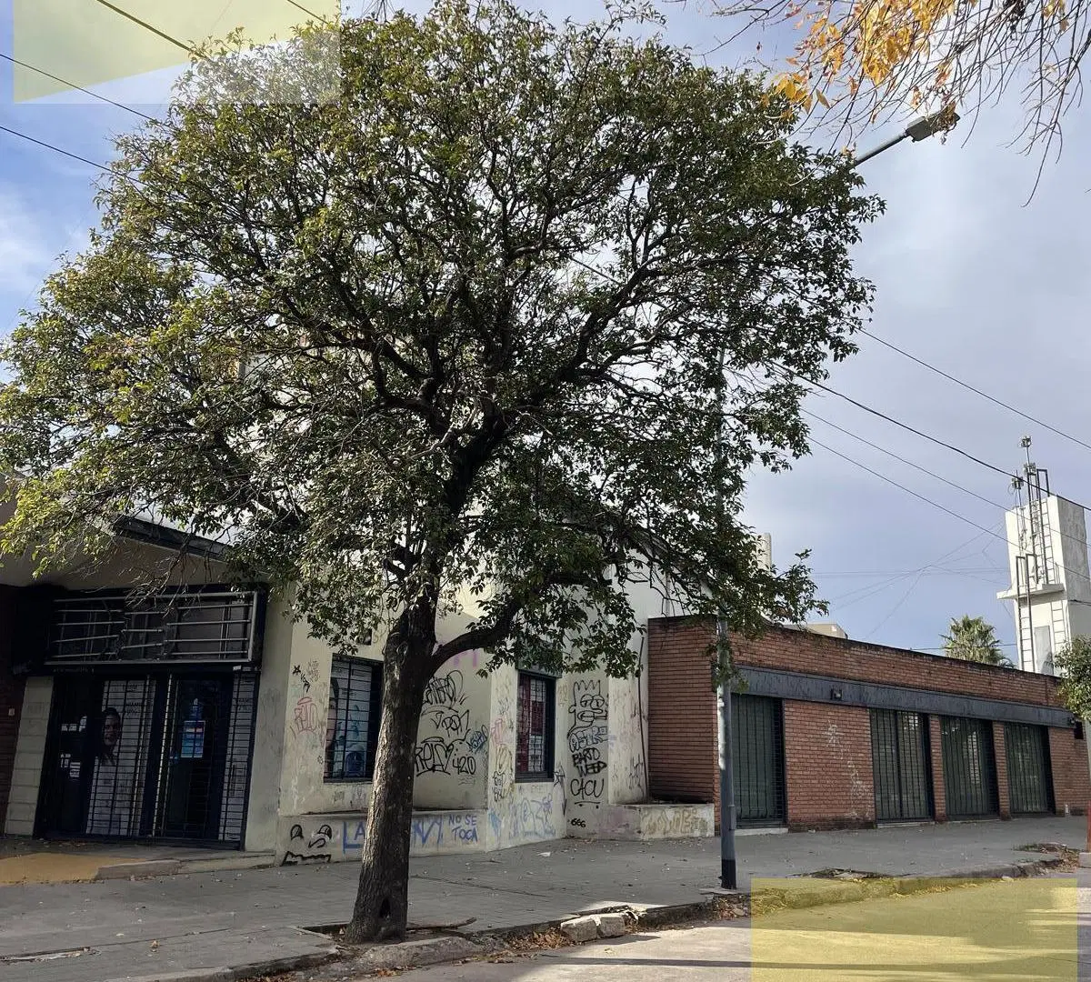 Gran inmueble en alquiler. Ex Privadito del Cerro de las Rosas, esquina Hugo Wast y Luis José de Tej 2