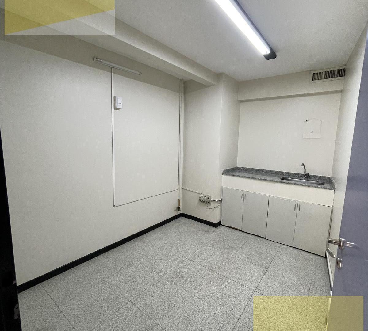Foto de Gran inmueble en alquiler. Ex Privadito del Cerro de las Rosas, esquina, imagen 1