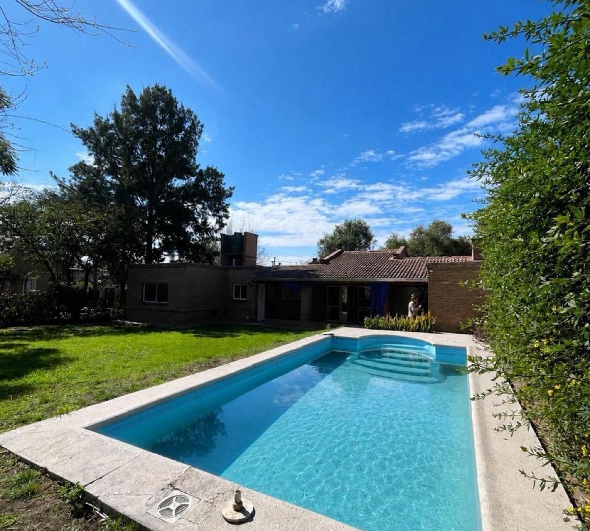 Foto de Venta Casa en Lomas Este, Villa Allende. 3 Dor y pileta ., imagen 3