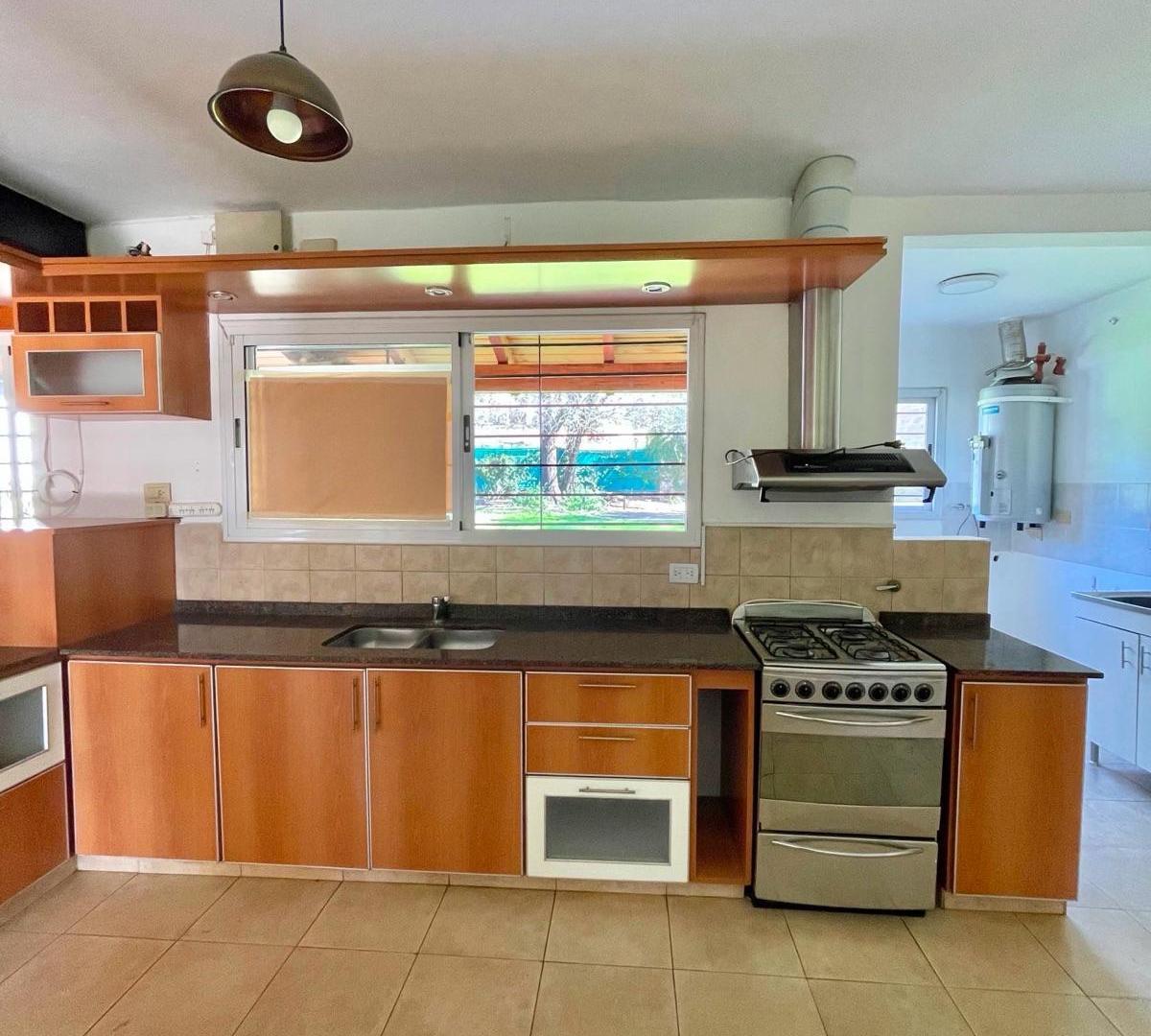 Foto de Venta Casa en Lomas Este, Villa Allende. 3 Dor y pileta ., imagen 2