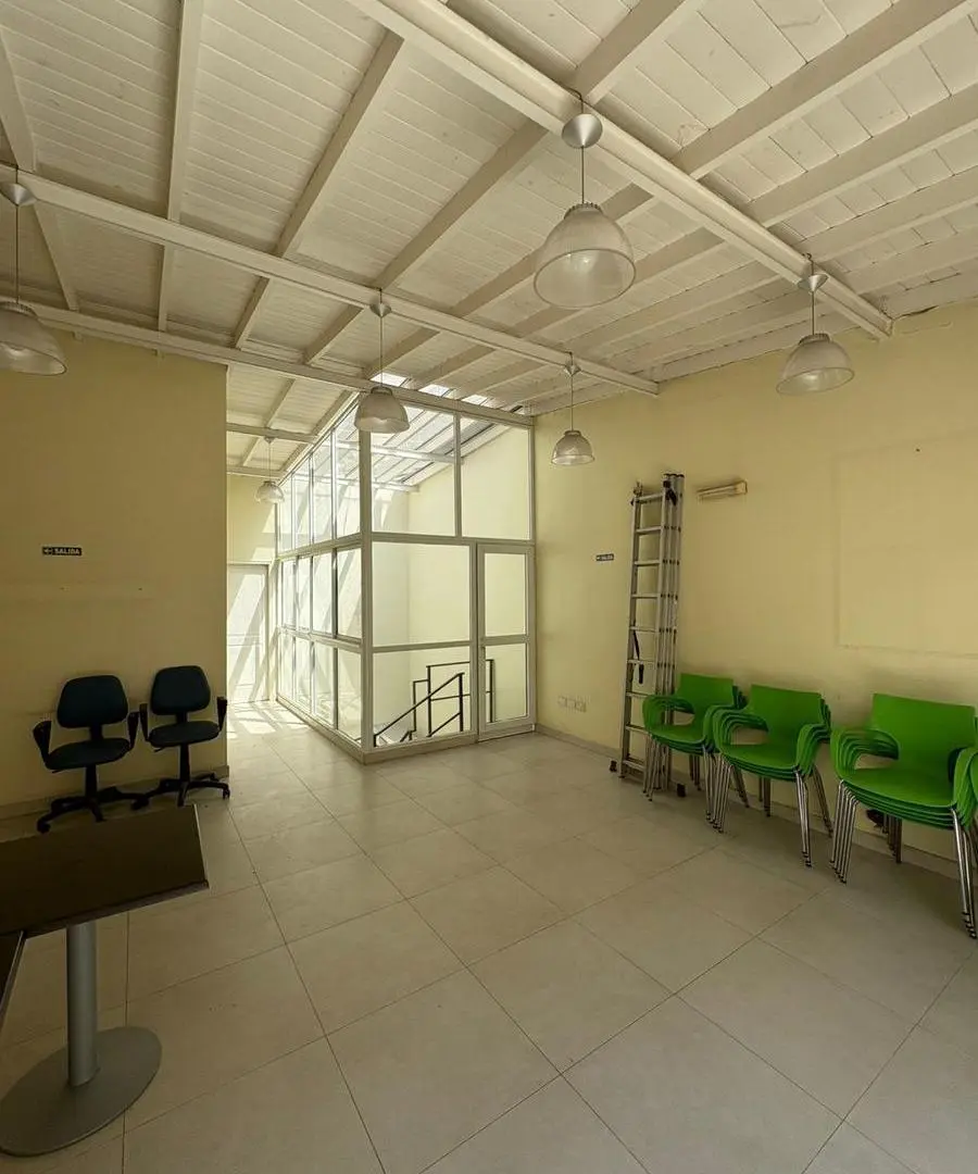 EXCELENTE EDIFICIO EN VENTA SOBRE LOTE PROPIO 3
