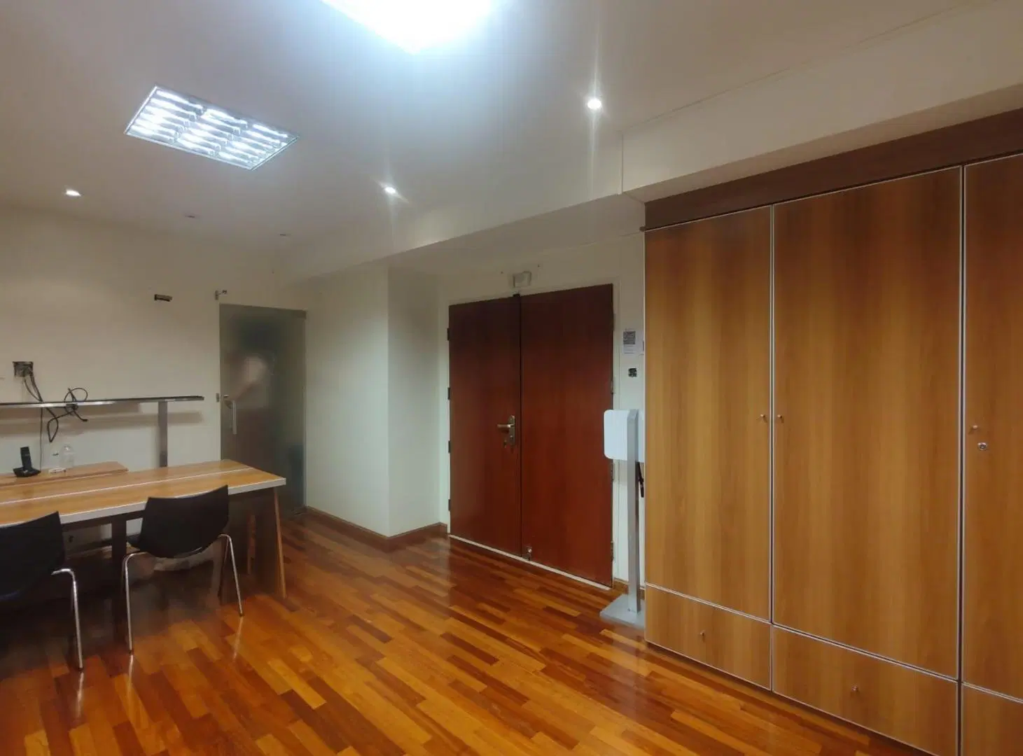 VENDO OFICINA DE 50 M2 EN EXCELENTE ESTADO. BARRIO NORTE 3