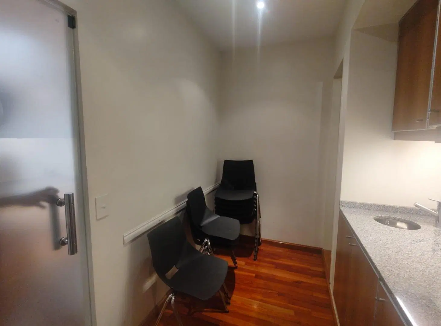 VENDO OFICINA DE 50 M2 EN EXCELENTE ESTADO. BARRIO NORTE 4