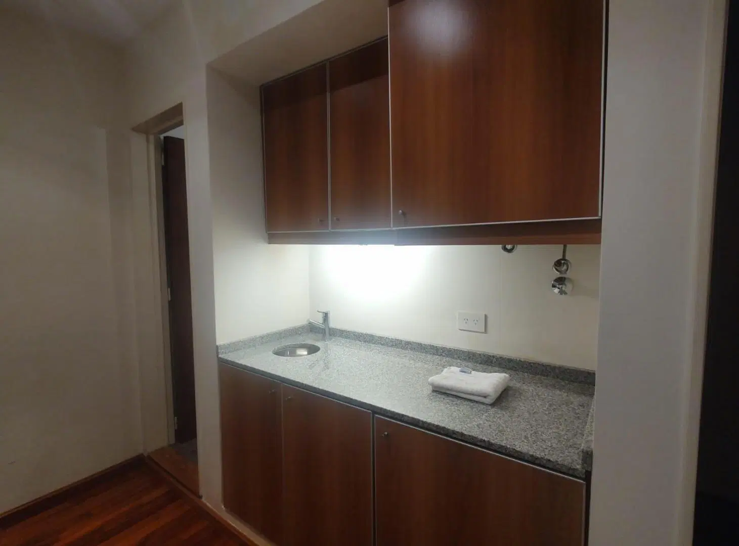 VENDO OFICINA DE 50 M2 EN EXCELENTE ESTADO. BARRIO NORTE 3