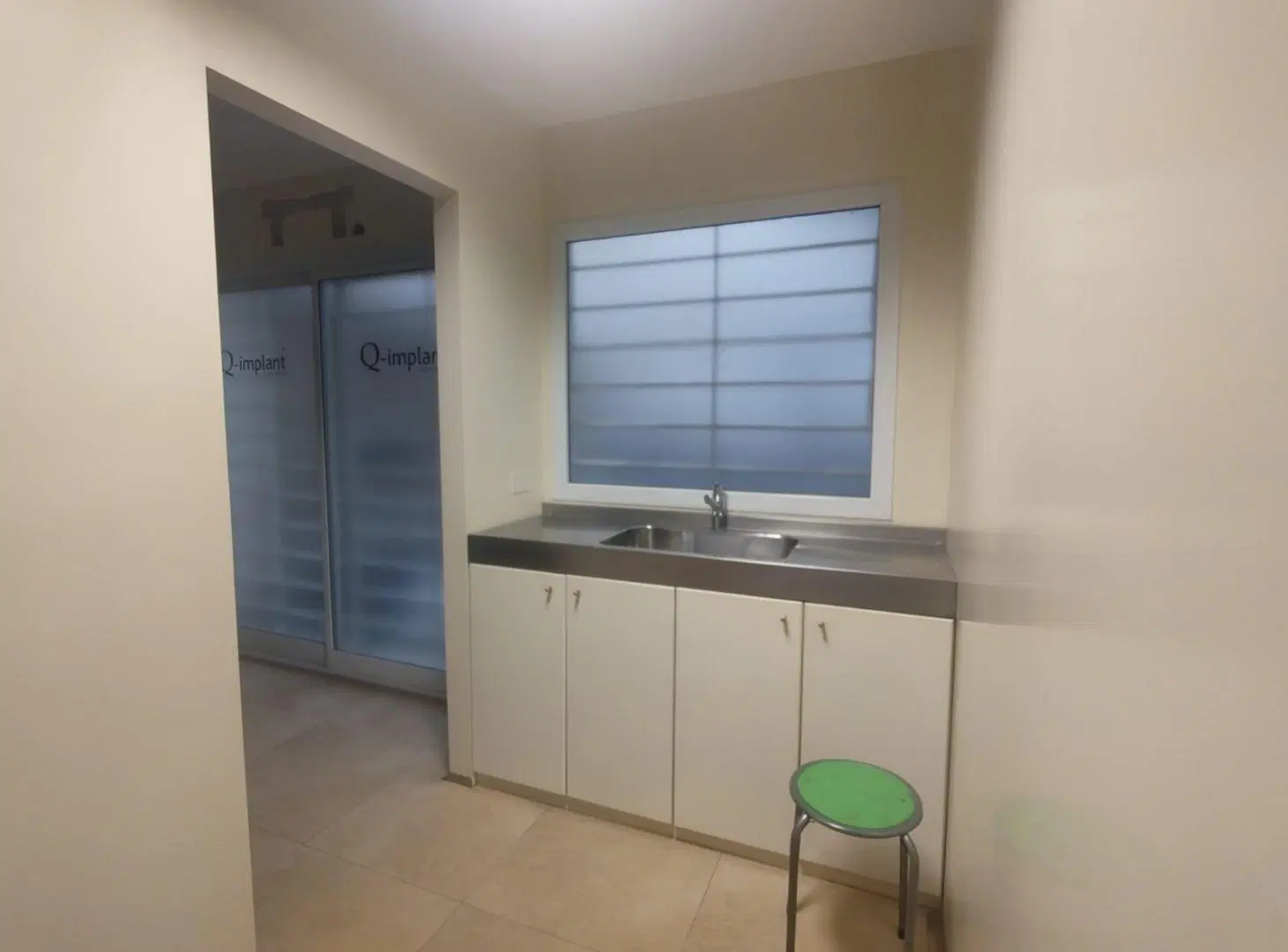 VENDO OFICINA DE 50 M2 EN EXCELENTE ESTADO. BARRIO NORTE 2