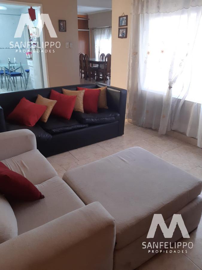 Foto de Casa en Venta con quincho o sitio comercial - Wilde - Avellaneda, imagen 3