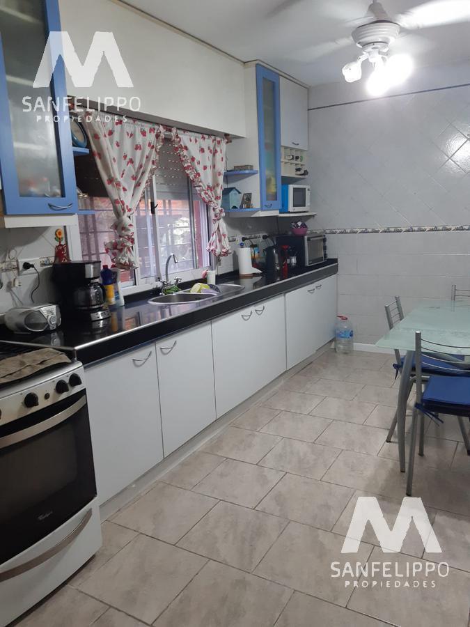 Foto de Casa en Venta con quincho o sitio comercial - Wilde - Avellaneda, imagen 5