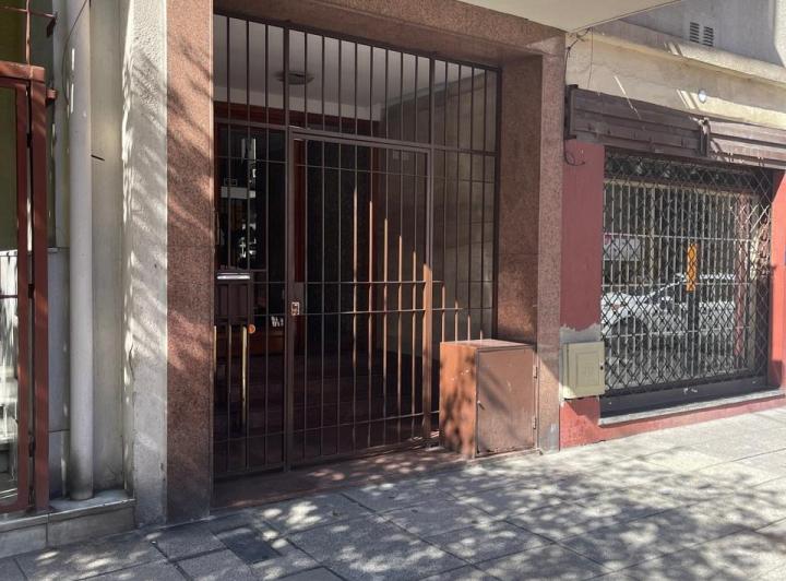 DUEÑO ALQUILA departamento de dos ambientes en el centro de Avellaneda 1