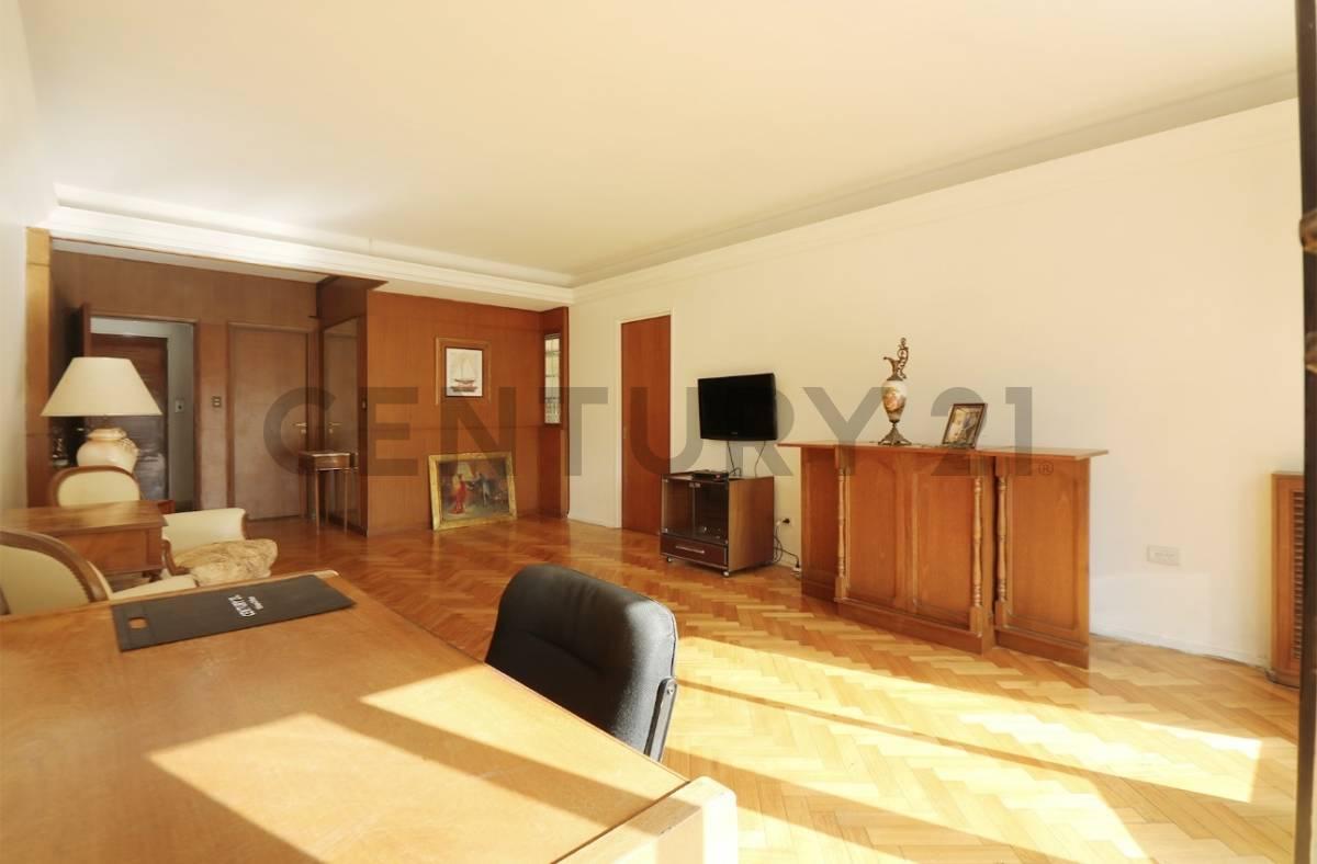 Venta Departamento Cuatro Ambientes C/ Dependencia en Flores 2
