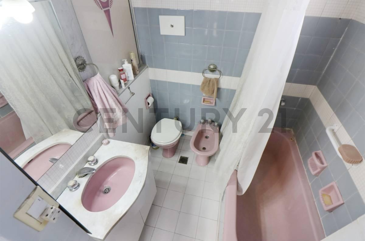 Venta Departamento Cuatro Ambientes C/ Dependencia en Flores 1