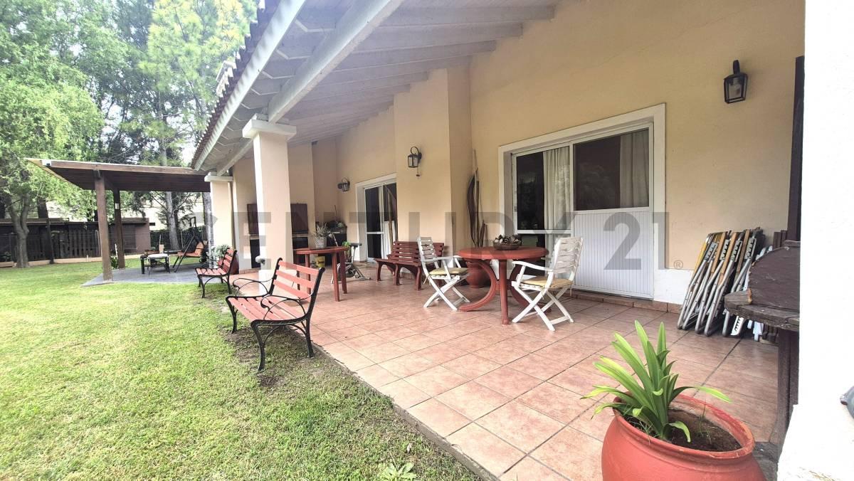 Venta y/o Permuta Casa de 5 ambientes en Chacras de Uribelarrea.