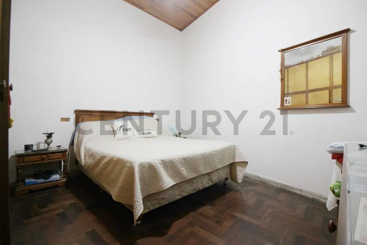 Venta Casa 4 Ambientes c/ Parrila y Terraza en Parque Chas 5