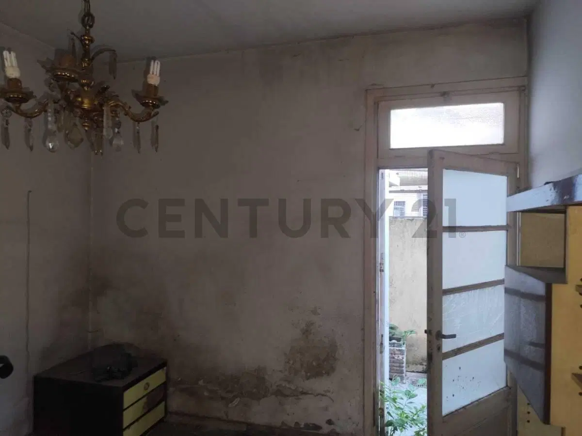VENTA PH  2 AMBIENTES A REFACCIONAR EN PARQUE CHACABUCO 5