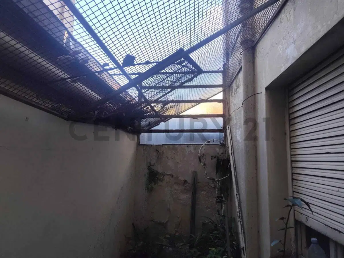 VENTA PH  2 AMBIENTES A REFACCIONAR EN PARQUE CHACABUCO 2
