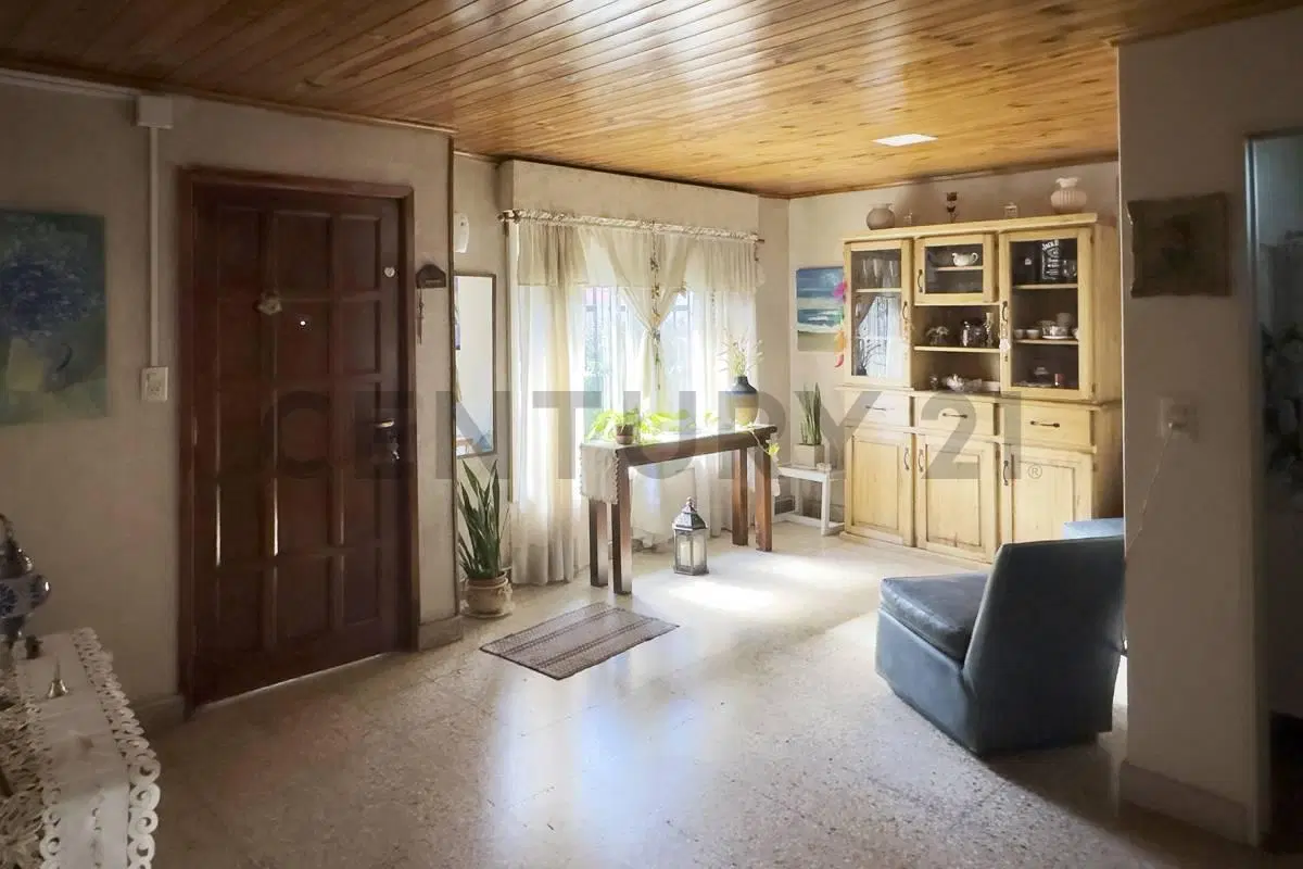 VENTA  CASA DE 4 DORMITORIOS EN LONGCHAMPS - PILETA  - PATIO + DEPARTAMENTO 3 AMBIENTES 2
