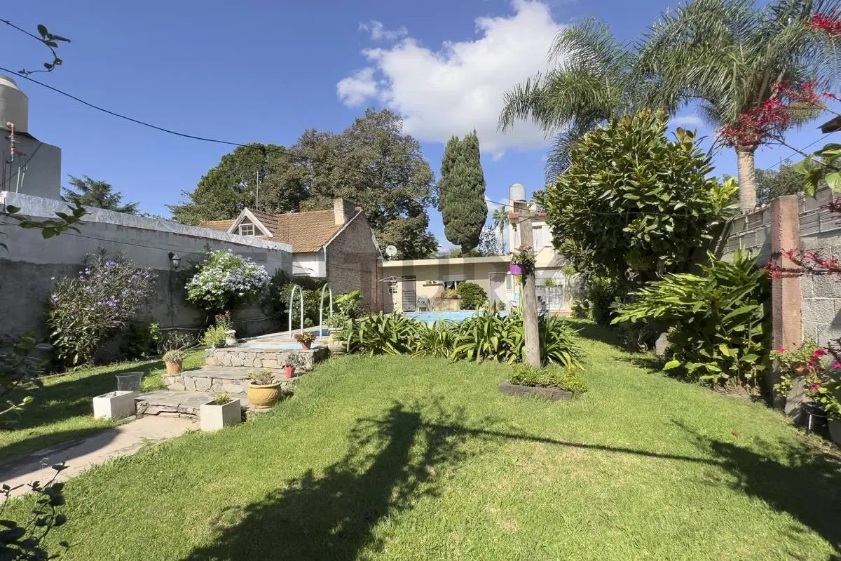 VENTA  CASA DE 4 DORMITORIOS EN LONGCHAMPS - PILETA  - PATIO + DEPARTAMENTO 3 AMBIENTES 4