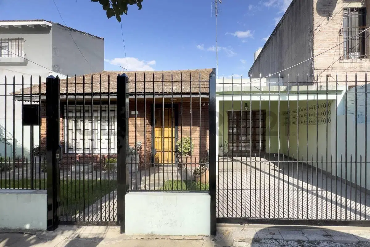 VENTA  CASA DE 4 DORMITORIOS EN LONGCHAMPS - PILETA  - PATIO + DEPARTAMENTO 3 AMBIENTES 3