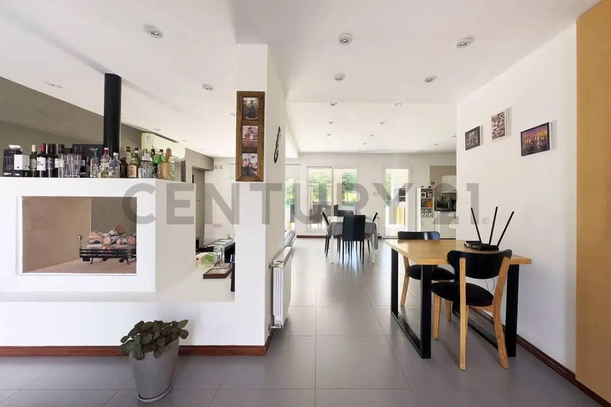 VENTA CASA 4 AMBIENTES CON PILETA y PARQUE BARRIO LA CODORNIZ LOS CARDALES 5