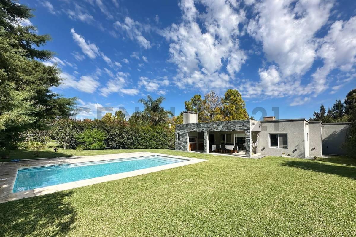 VENTA CASA 4 AMBIENTES CON PILETA y PARQUE BARRIO LA CODORNIZ LOS CARDALES