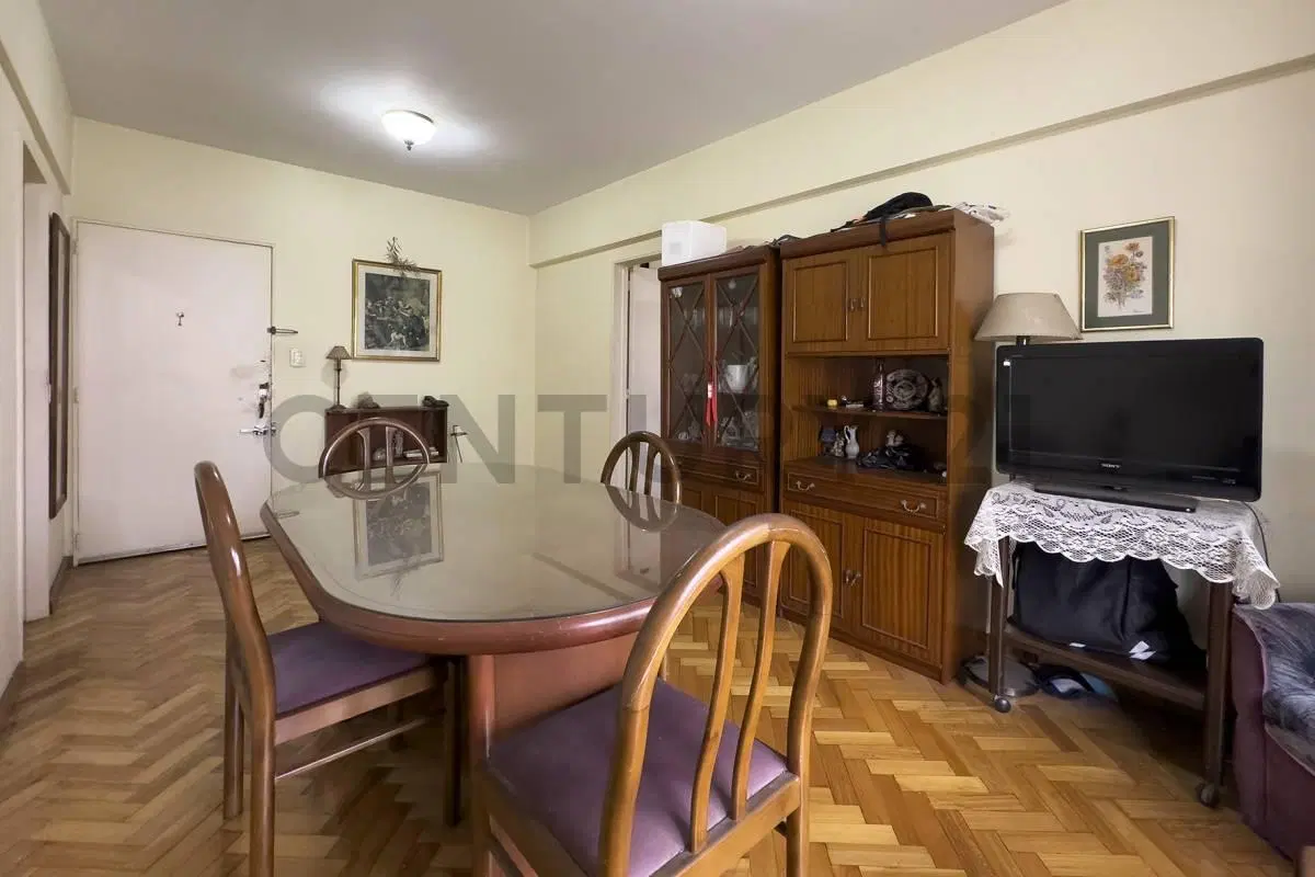 Venta de departamento 2 ambientes con balcón. Vista abierta. Flores Norte 2