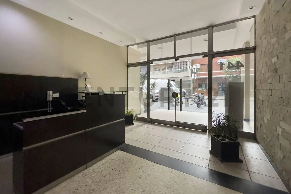 Venta de departamento 2 ambientes con balcón. Vista abierta. Flores Norte 5