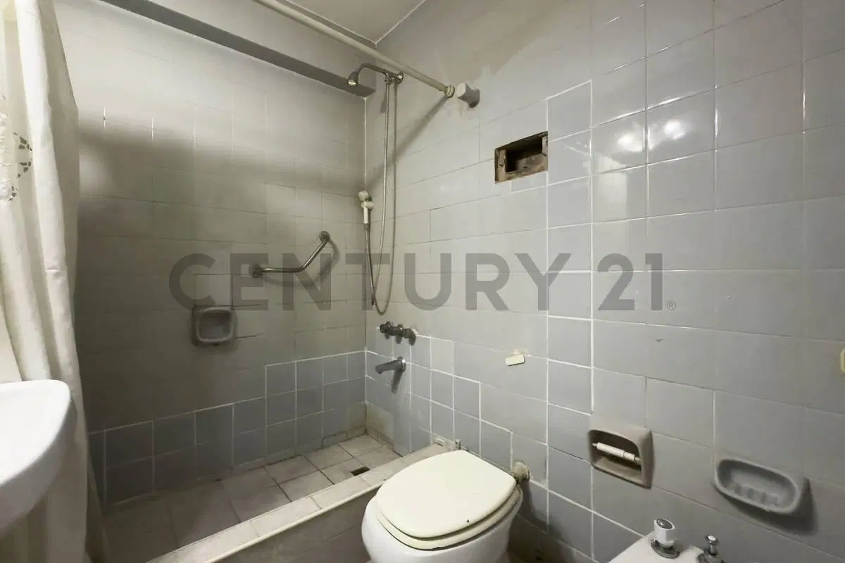 Venta de departamento 2 ambientes con balcón. Vista abierta. Flores Norte 8