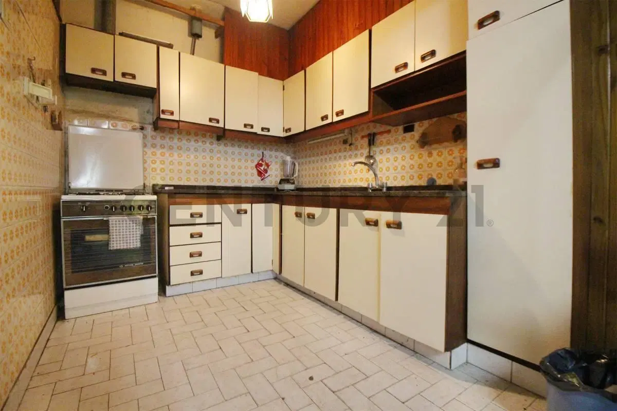 Venta Casa 5 ambientes c/ Local en Mataderos 3