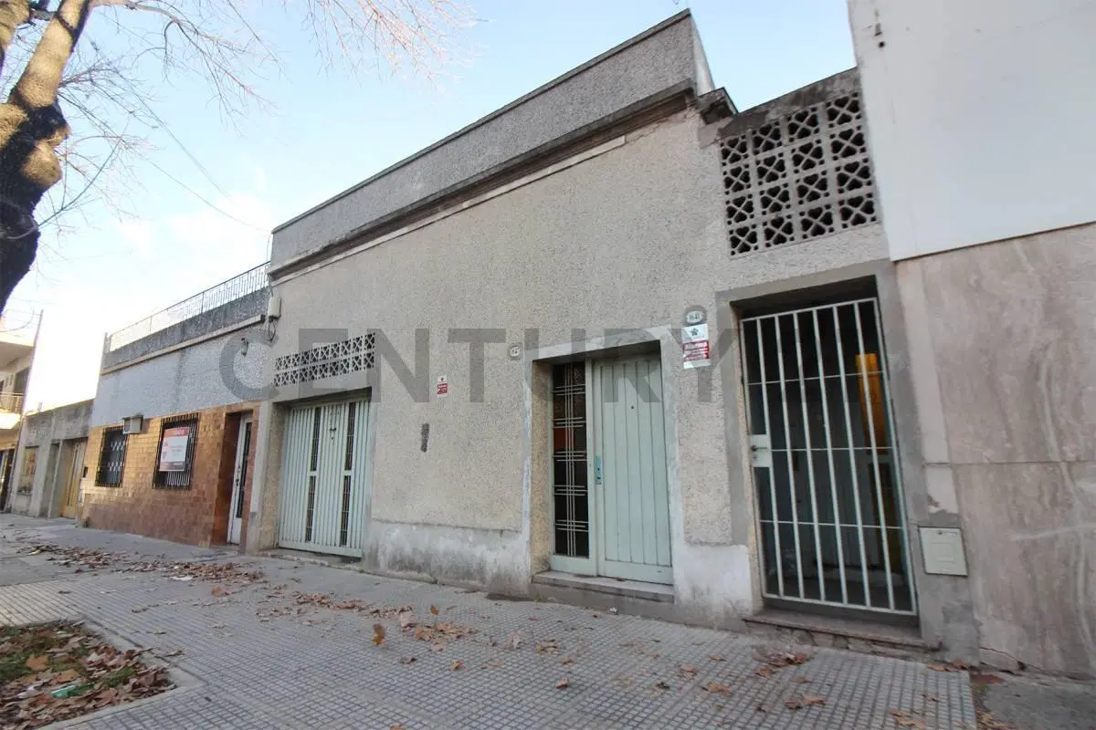 Venta Casa 5 ambientes c/ Local en Mataderos 5