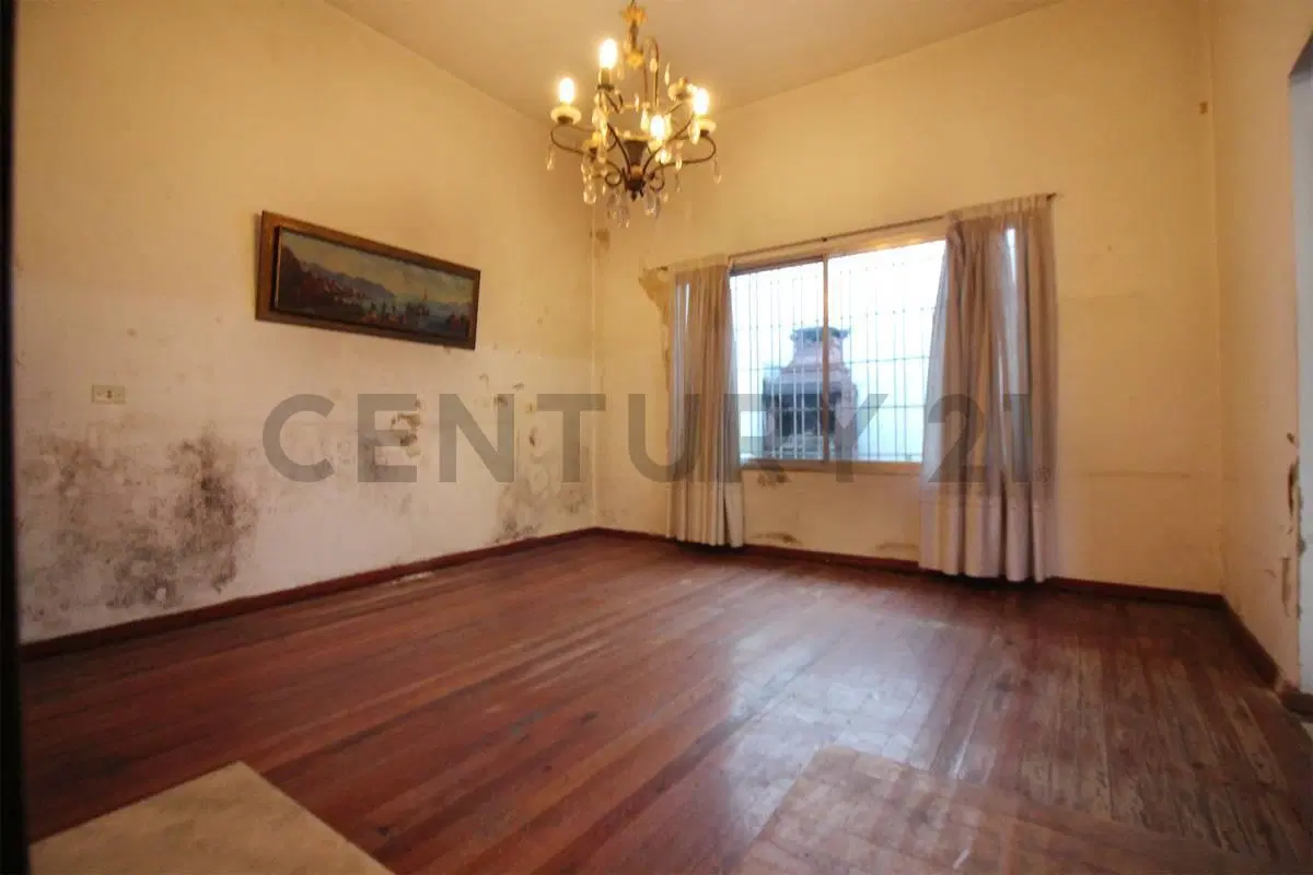 Venta Casa 5 ambientes c/ Local en Mataderos 8