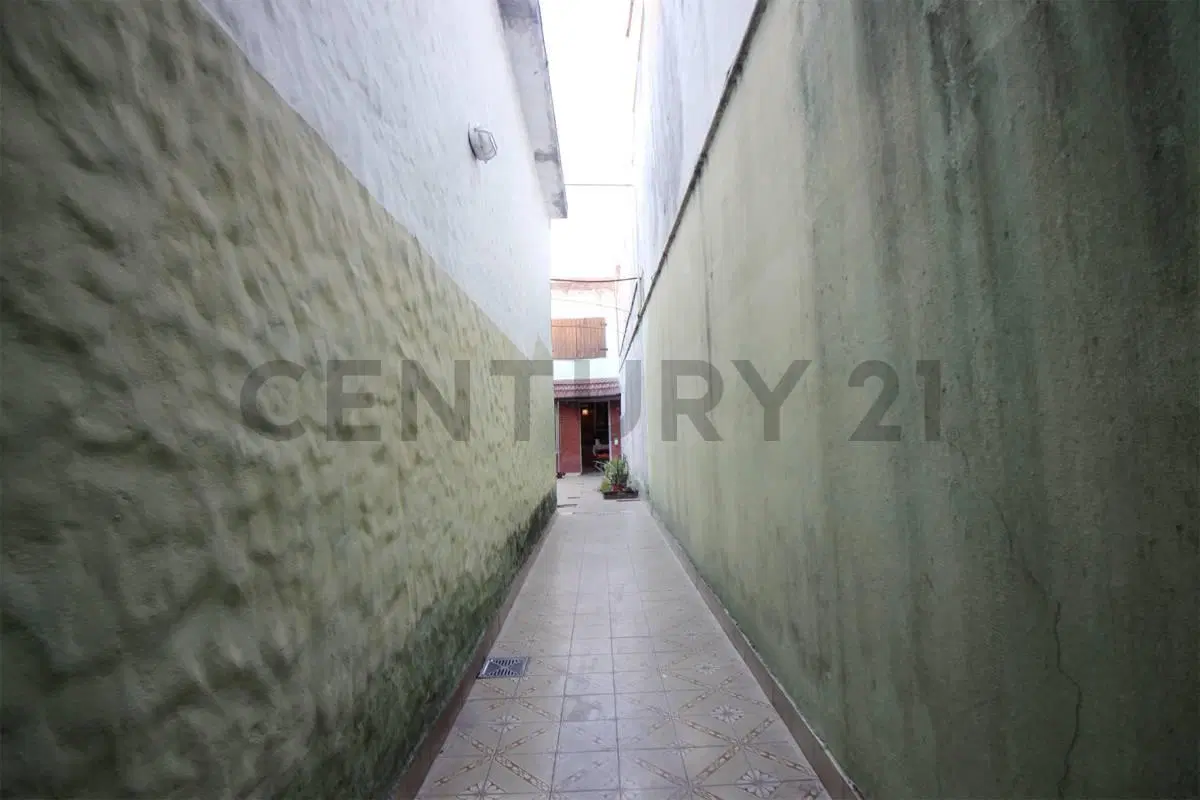 Venta Casa 5 ambientes c/ Local en Mataderos 2